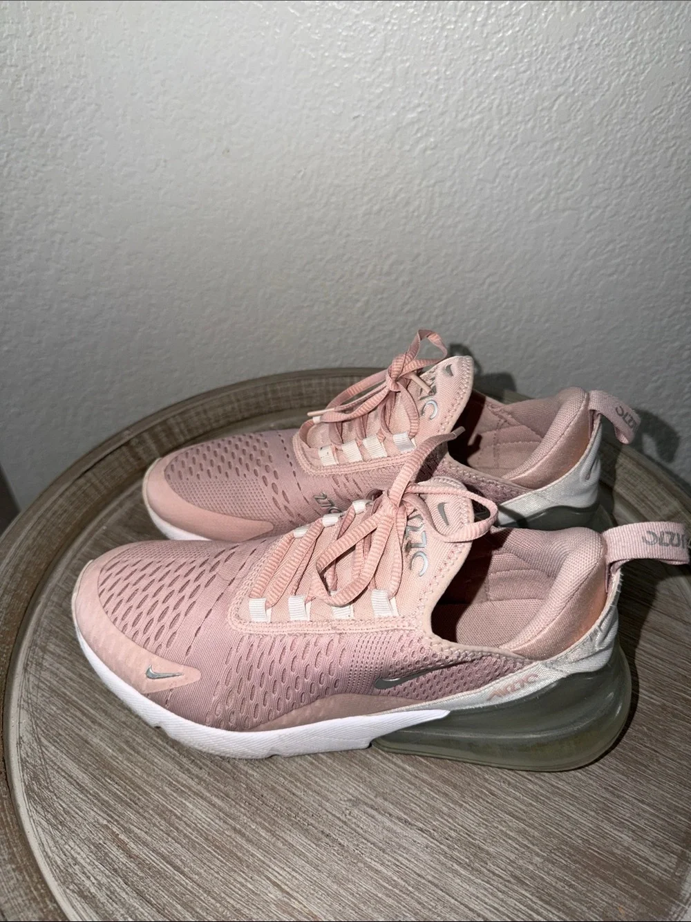 Nike Women’s Air Max 270 in size 9 - Picture 4 of 7